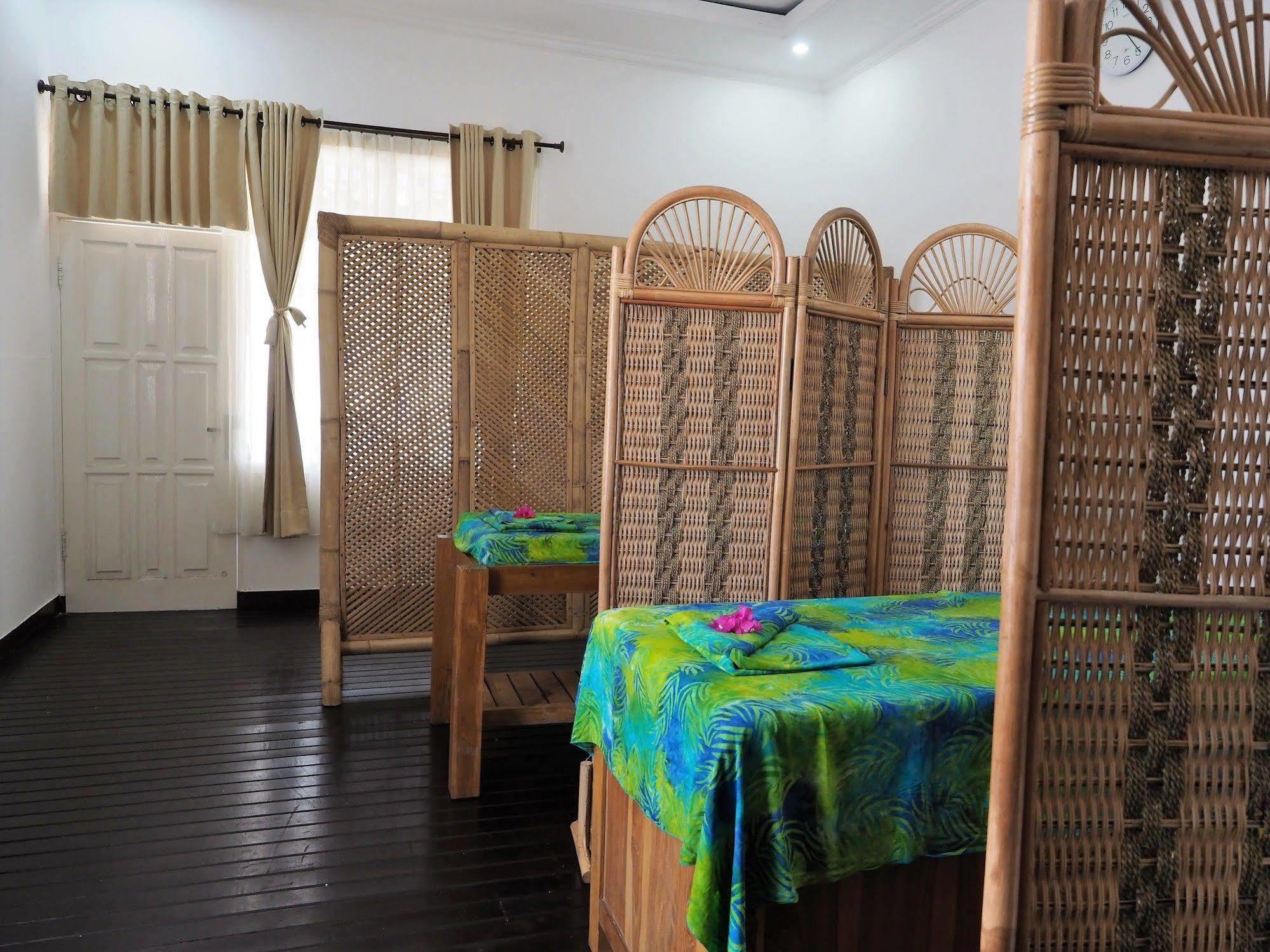 Wah Danima Resort & Restaurant Gili Trawangan Exterior photo